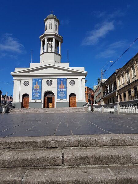 Iglesia Matriz en Valparaíso, The Network by Moraga