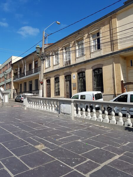 La casa donde crecí en Valparaíso, The Network by Moraga