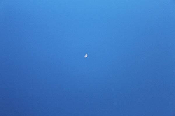 La luna sobre el mar en Valparaíso, The Network by Moraga