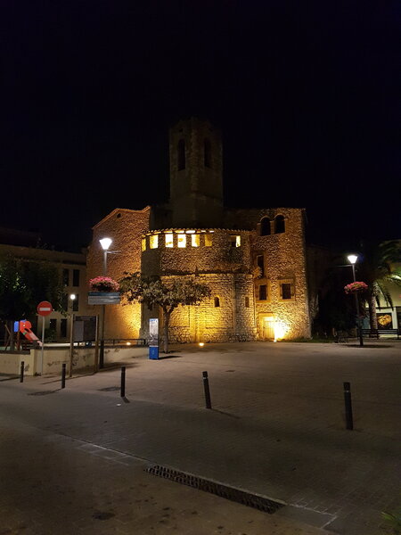En el pueblo de Cunit por la noche