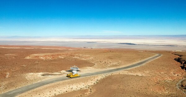 The final ALMA antenna arrives at Chajnantor